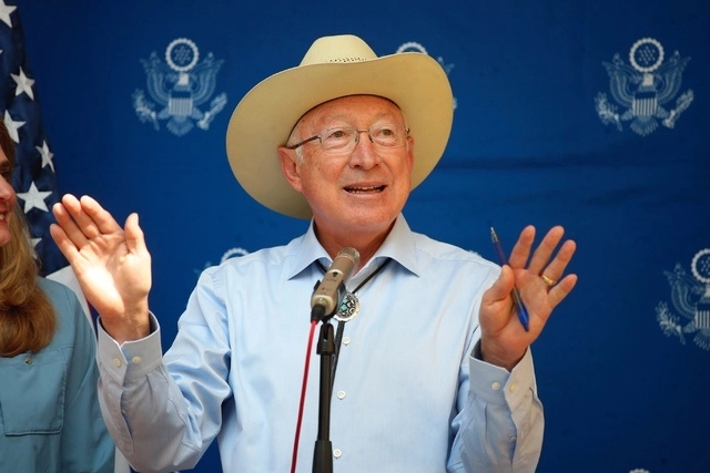 El embajador de EU en México, Ken Salazar en imagen de archivo. Foto Cristina Rodríguez