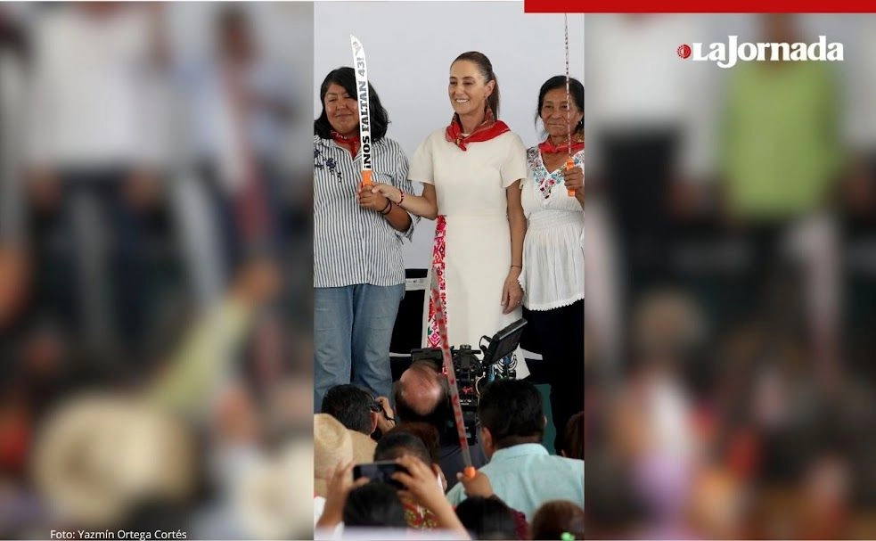 La Presidenta inauguró un hospital y la Universidad del Bienestar Parque Ecológico Lago de Texcoco en los terrenos que pobladores de San Salvador Atenco defendieron contra la construcción de un aeropuerto. Estuvo acompañada por activistas de la localidad. Foto 