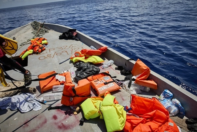 El barco de rescate Humanity 1, de la ONG SOS Humanity, rescató a casi 200 migrantes durante su última serie de operaciones en el mar Mediterráneo. Foto Europa Press / Archivo