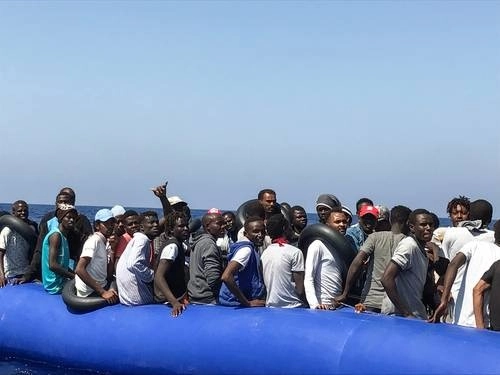 En imagen de archivo, rescate de personas provenientes de Sudán por parte del Ocean Viking. Foto Afp