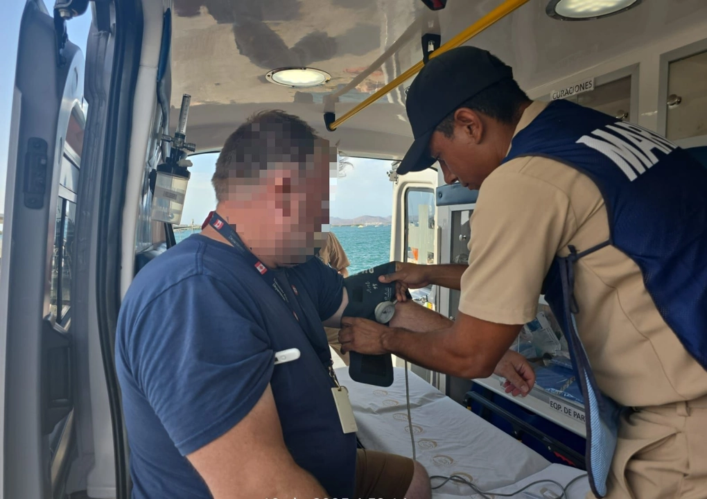 Los dos tripulantes canadienses recibieron atención médica por parte del Hospital Naval de La Paz, y se les declaró en buen estado de salud, indicó la Semar.