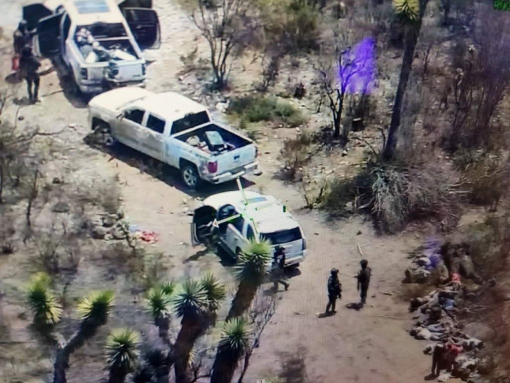 La Secretaría de Seguridad y Protección Ciudadana federal localizó el jueves a 35 civiles en una brecha del poblado de San Gabriel, municipio de Matehuala. Foto 'La Jornada'