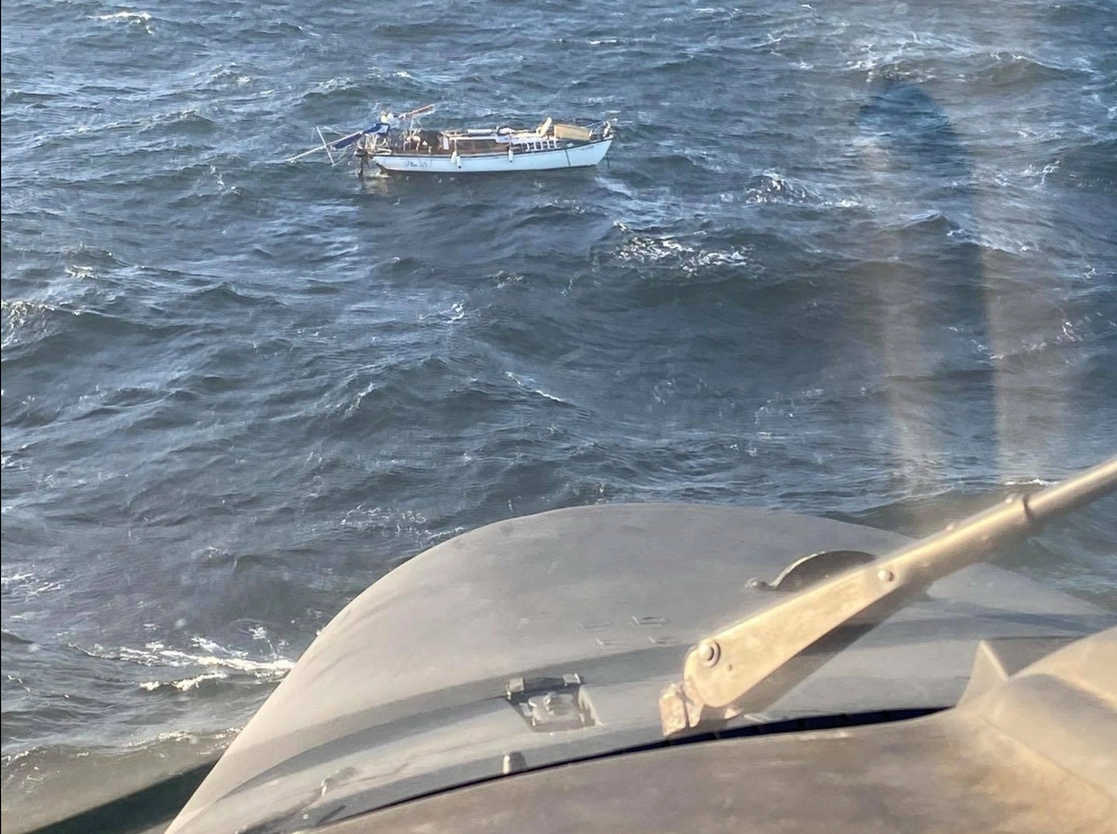 Los migrantes estaban en un bote conocido como panga. Foto @USCGPacificSW