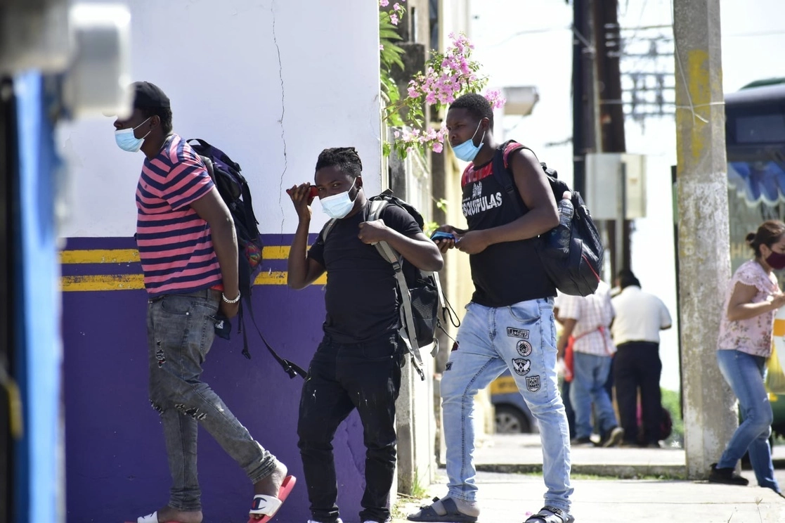 La Policía Estatal logró el rescate de 23 migrantes de origen centroamericano en la colonia Las Flores, del municipio fronterizo de Camargo, debido a que uno de ellos salió de un domicilio a solicitar apoyo, dado que al parecer habían sido abandonados. Foto David Castellanos / Archivo