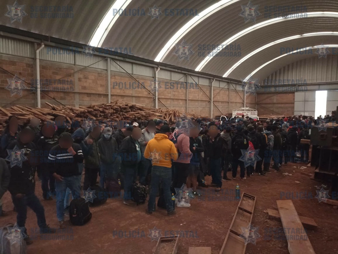 El grupo de migrantes permanecía en una bodega en la carretera México-Querétaro. Foto cortesía de Secretaría de Seguridad