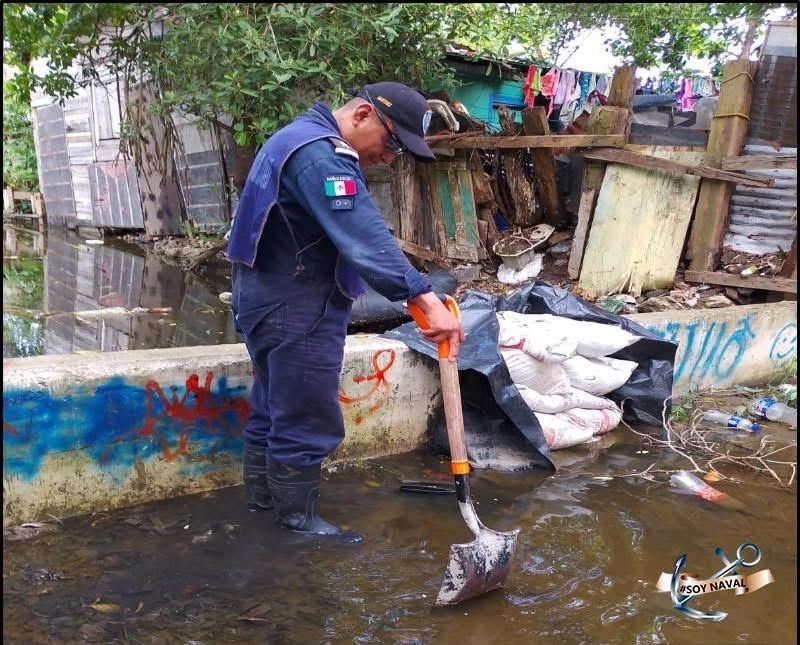 Esta mañana se reunieron el gobernador Américo Villarreal y Laura Velázquez Alzua, Coordinadora Nacional de Protección Civil, para definir acciones para proteger a la población, en la Primera Zona Naval con sede en Tampico. Foto

