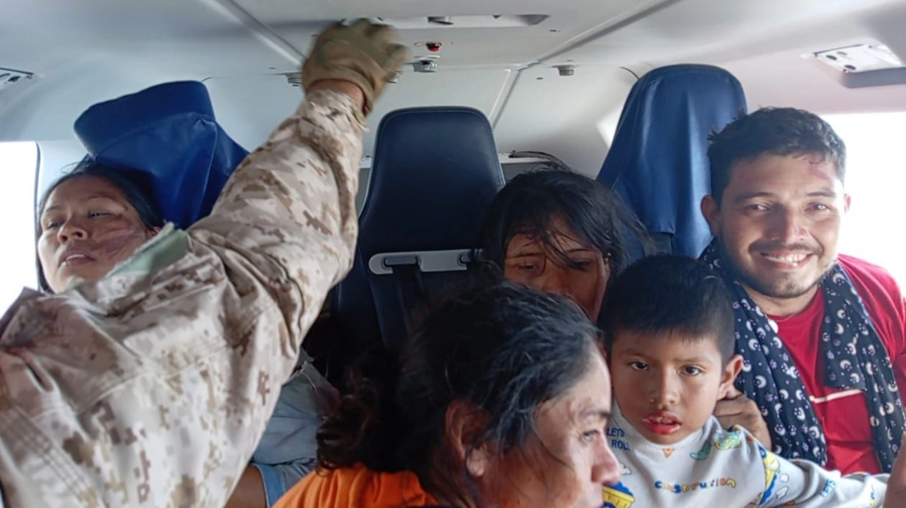 La Fuerza Aérea de Bolivia rescató con vida el viernes a los cinco ocupantes de una avioneta que se había accidentado dos días antes en una remota región de la selva amazónica en el noreste del país.