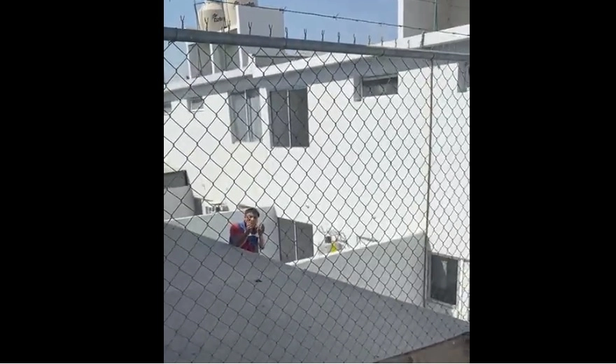 Una vecina descubrió a una de las víctimas y reportó a las autoridades. Foto La Jornada