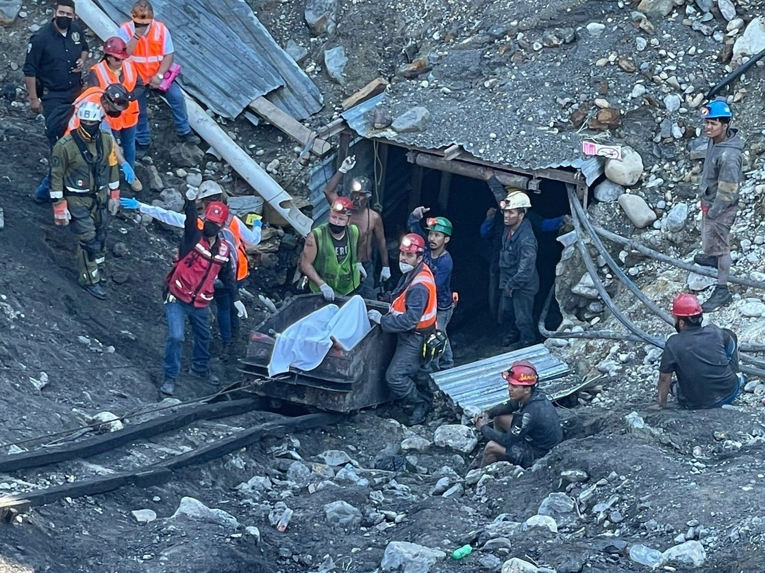 El pasado viernes, después del medio día, se registró la inundación y el derrumbe en la mina de carbón, en Coahuila, en el que siete trabajadores quedaron atrapados. Foto Leopoldo Ramos