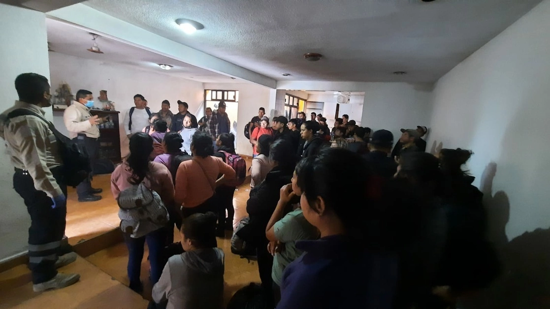 En imagen de archivo, rescate de migrantes en el Estado de México. Foto La Jornada