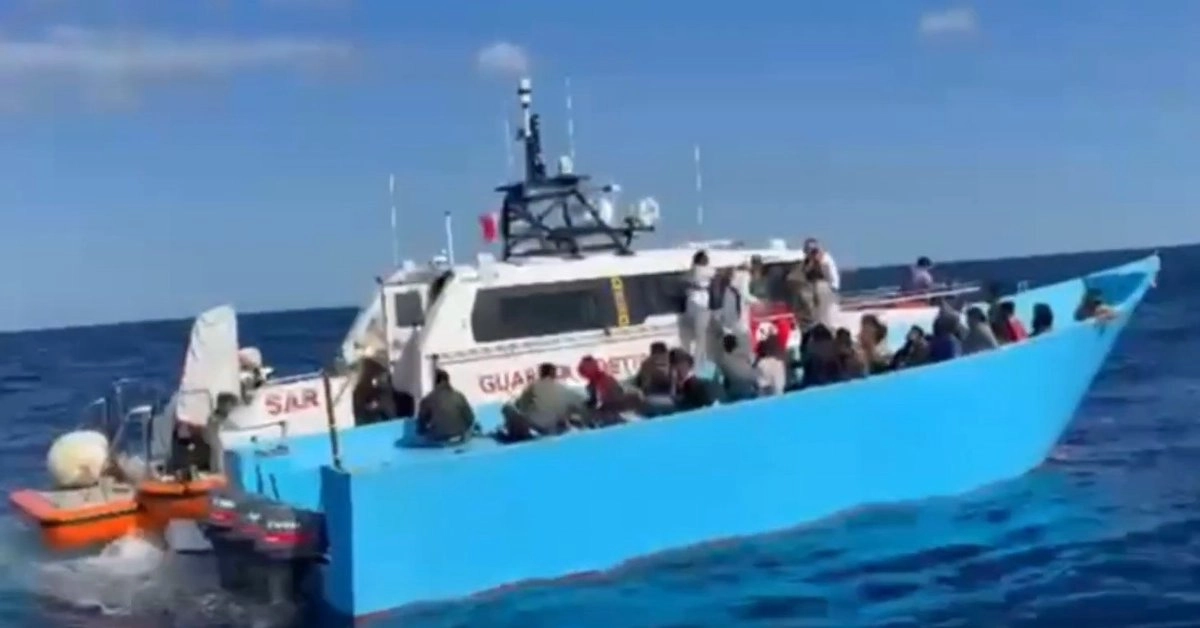 Rescate de migrantes en el Mediterráneo. La Guardia Costera italiana ha informado este domingo de la recuperación de dos cadáveres y del rescate de 91 migrantes en una intervención en aguas cercanas a la isla de Lampedusa, en el centro del Mediterráneo.