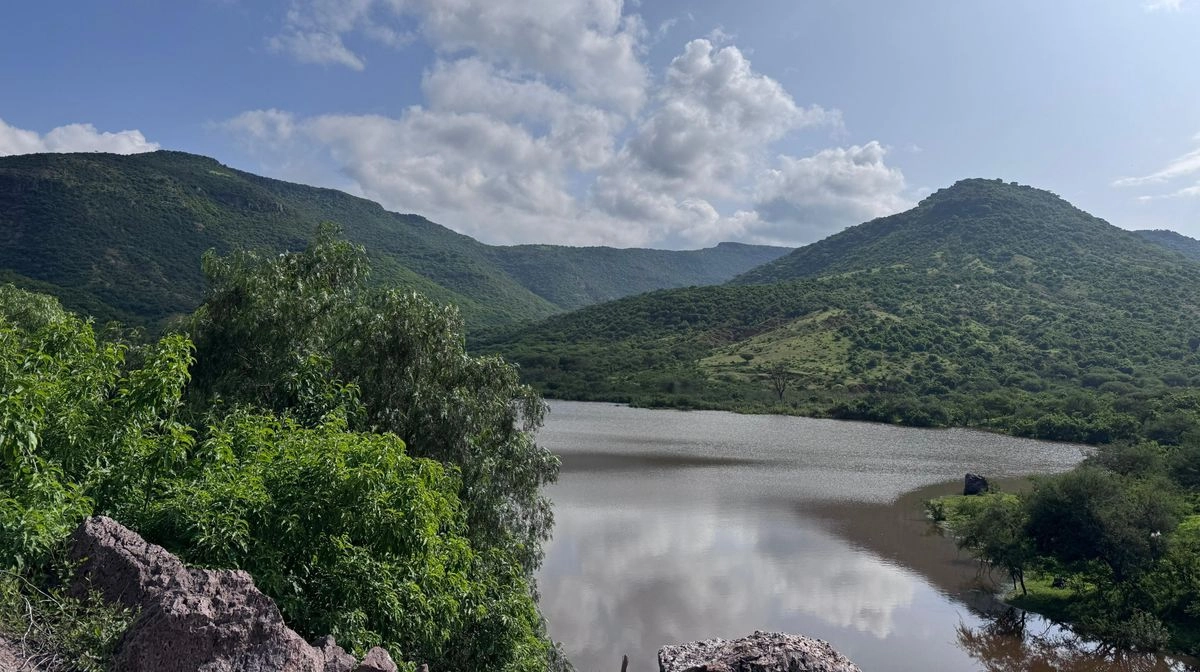 En el lugar está la presa de El Salto y hasta el momento cuenta con tres canchas deportivas, un parque lineal, una glorieta con un tótem distintivo, palapas, área de parkour, bancas, entre otras estructuras. En el nuevo parque son invertidos 73 millones de pesos. Foto