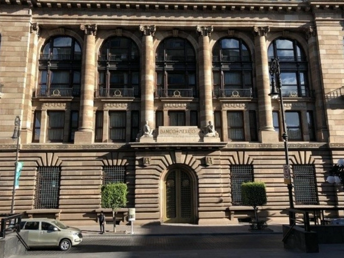 Fachada del Banco de México, en la capital del país. Foto Luis Castillo / Archivo