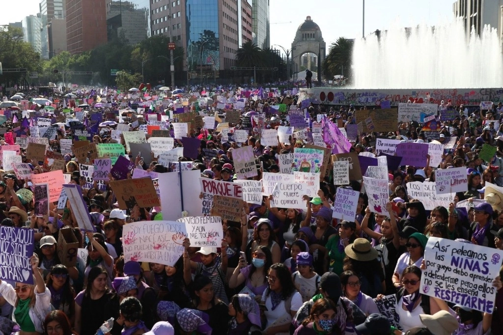 Integrantes del colectivo Pan y Rosas destacaron que se prevé una marcha nutrida, en la que participarán mujeres de sectores populares, organizaciones de la sociedad civil y el movimiento feminista. Foto Cuartoscuro / Archivo


