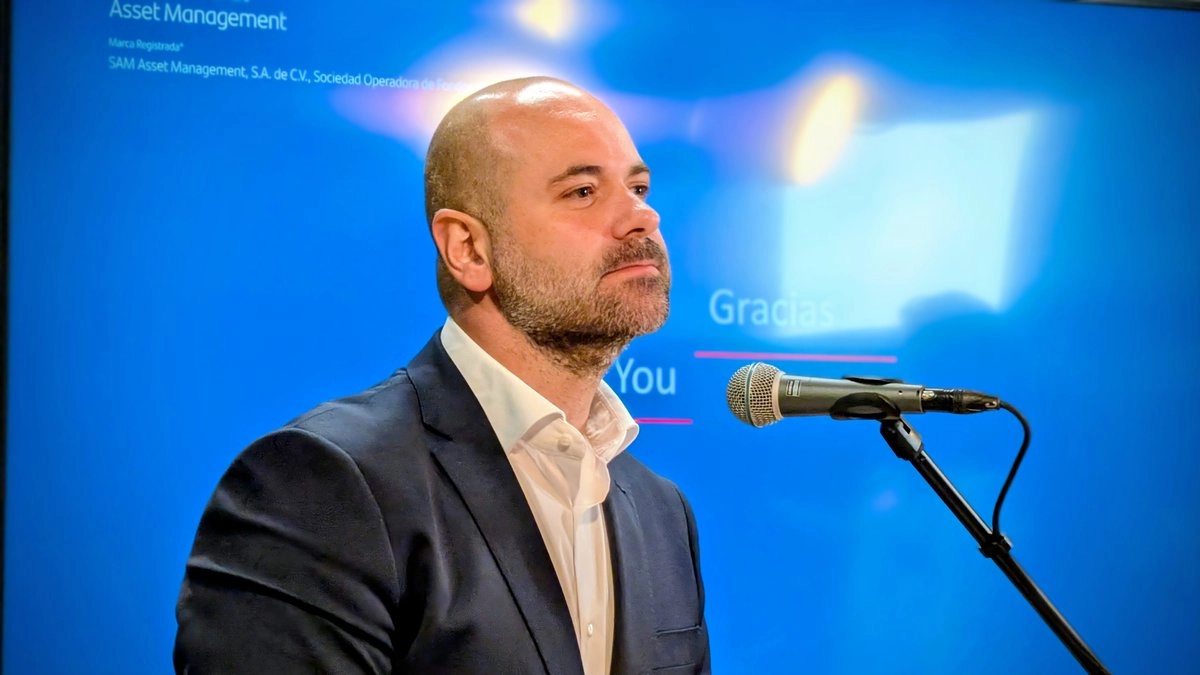 Alejandro Martínez, director de SAM Asset Management, durante la conferencia en la capital del país, el 4 de noviembre de 2025. Foto 