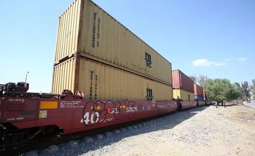 Cofece detectó falta de competitividad en 20 rutas ferroviarias de dos empresas, entre ellas Grupo México. Foto Jesús Villaseca/Archivo