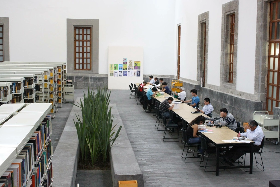 Según el también escritor, la sentencia es una respuesta a dos amparos contra el depósito legal, pero aún falta que se procesen 50 más. En la imagen, la Biblioteca de México. Foto tomada del Facebook de @bibliotecademexico.ciudadela / Archivo