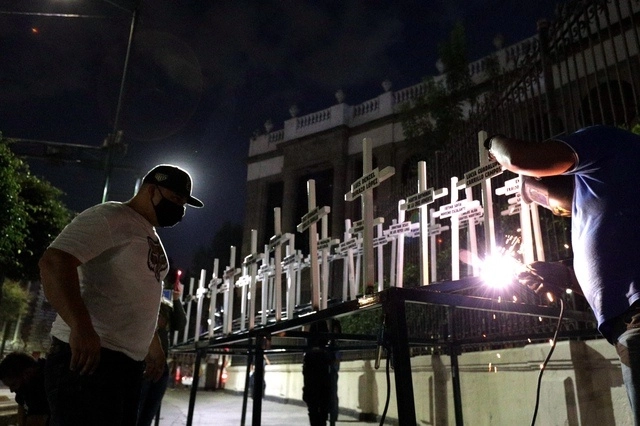 Familiares de los menores fallecidos en la Guardería ABC durante una protesta en Segob el pasado 12 de noviembre de 2020. Foto Roberto García