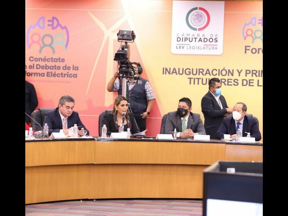 La gobernadora Evelyn Salgado Pineda señaló que Guerrero respalda la propuesta del Ejecutivo federal sobre la reforma eléctrica porque representa una apuesta por la transformación del país, el 20 de enero de 2022. Foto ‘La Jornada’