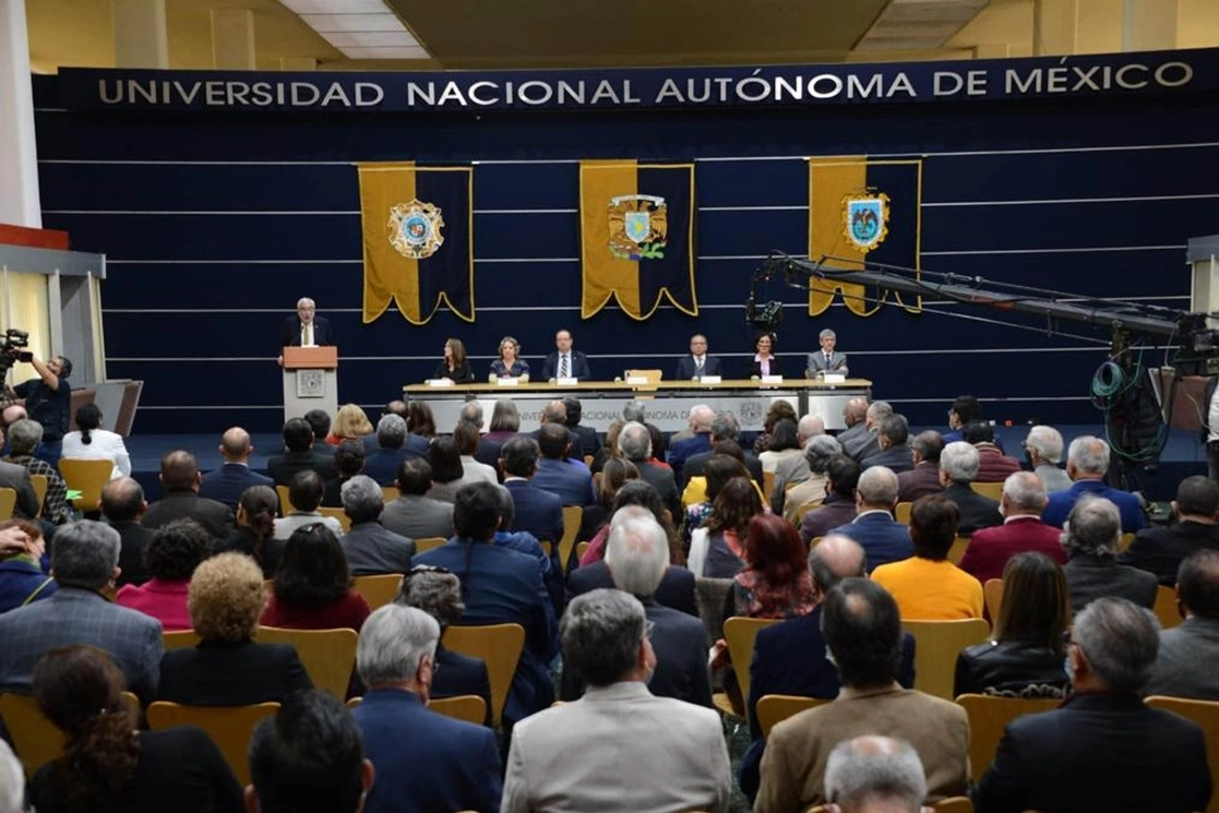 El rector de la UNAM, Enrique Graue (izq) durante su mensaje a la comunidad universitaria. Foto DGCS UNAM