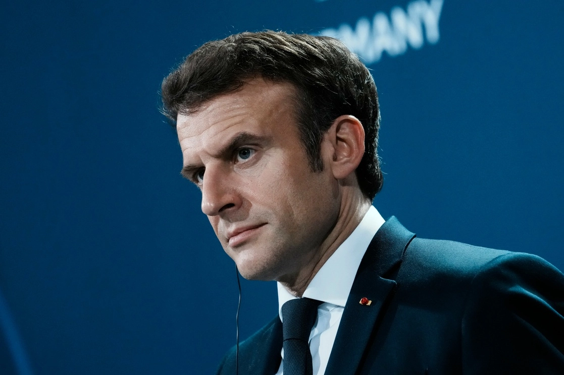 El presidente francés, Emmanuel Macron, durante la conferencia de prensa conjunta con el canciller alemán, Olaf Scholz, y el presidente polaco, Andrzej Duda, el 8 de febrero de 2022 en Berlín. Foto Ap
