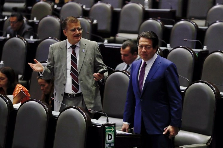 Mario Delgado (derecha), coordinador de los diputados de Morena. Foto Cristina Rodríguez/ Archivo