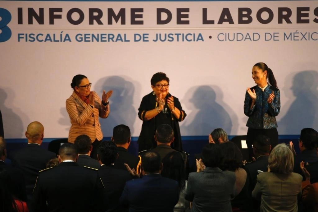 Tercer Informe de Labores de la titular de la Fiscalía General de Justicia capitalina, Ernestina Godoy Ramos; la acompañan la secretaria de Seguridad y Protección Ciudadana, Rosa Icela Rodríguez y la jefa de gobierno, Claudia Sheinbaum, en la Ciudad de México, el 24 de enero de 2023. Foto José Antonio López