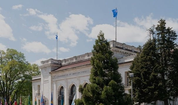 En ese marco, el titular de la Secretaría de Relaciones Exteriores (SRE), Juan Ramón de la Fuente, viajó este domingo a la capital estadunidense, donde encabezará a la delegación mexicana que participará en la 56 Asamblea General Extraordinaria del organismo regional. Foto