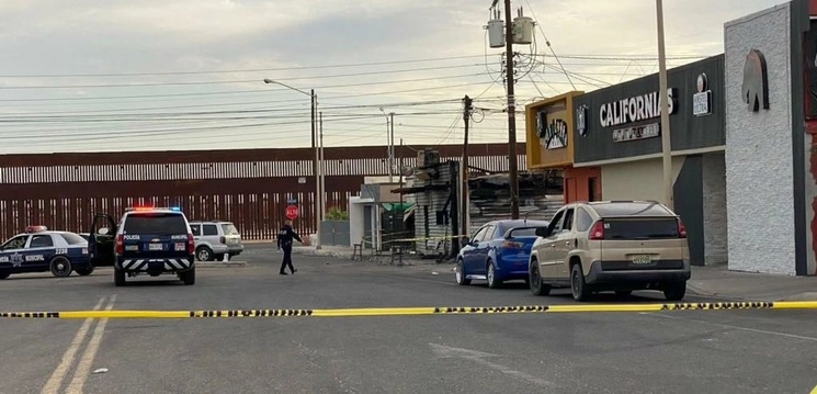 El bar siniestrado en el municipio San Luis Río Colorado, se encuentra a unos metros de la línea que divide Sonora de Arizona, EU. Foto Cristina Gómez 