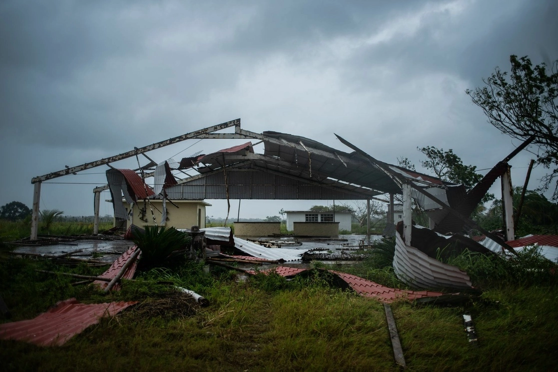 Una construcción del municipio de Tecolutla, Veracruz, resultó dañada, tras el paso de 'Grace', el 21 de agosto de 2021. Foto Cuartoscuro