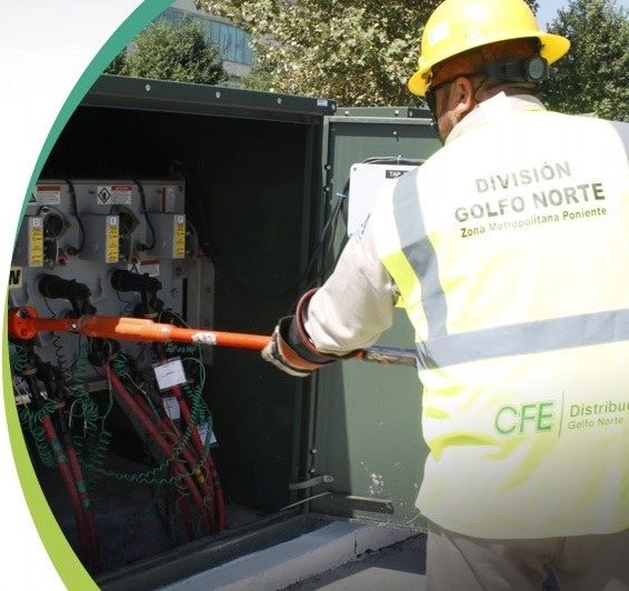 Un trabajador de la CFE.
Foto @CFE_Contigo