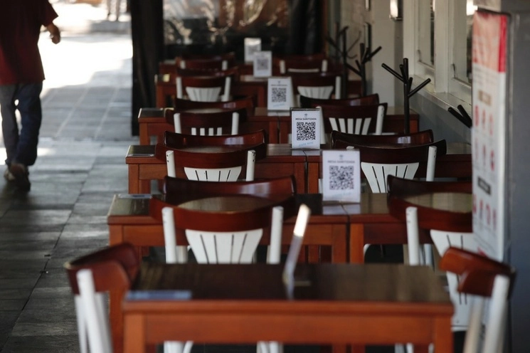 Un restaurante a la espera de clientes en la CDMX. Foto Cristina Rodríguez / Archivo
