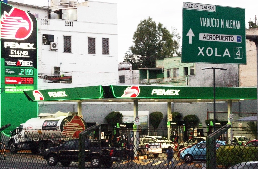 Venta de gasolina en la CDMX, el 13 de octubre de 2023. Foto Roberto García Rivas