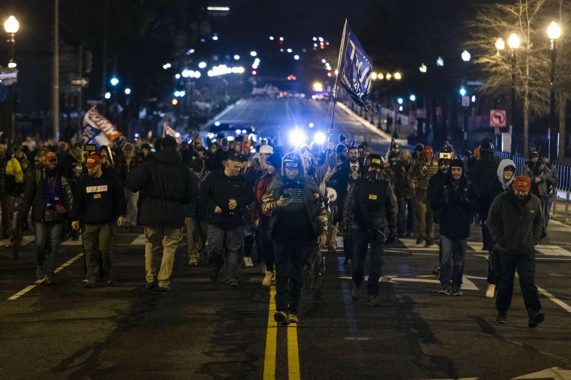 Seguidores del presidente de EU en las calles de Washington. Foto Afp