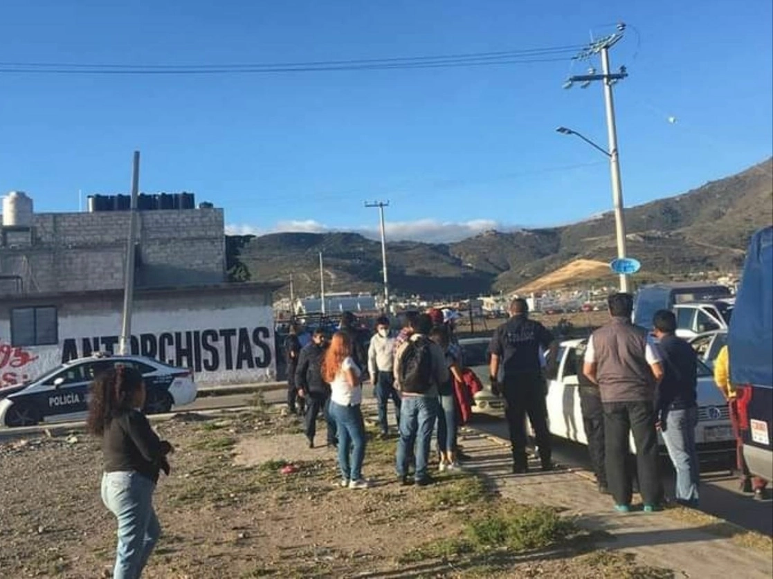"Al salir del domicilio cerraron los accesos de la colonia por 20 minutos", expuso el legislador federal. Foto La Jornada