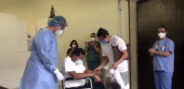 Atención a pacientes Covid-19 en una clínica del IMSS. Foto @Tu_IMSS