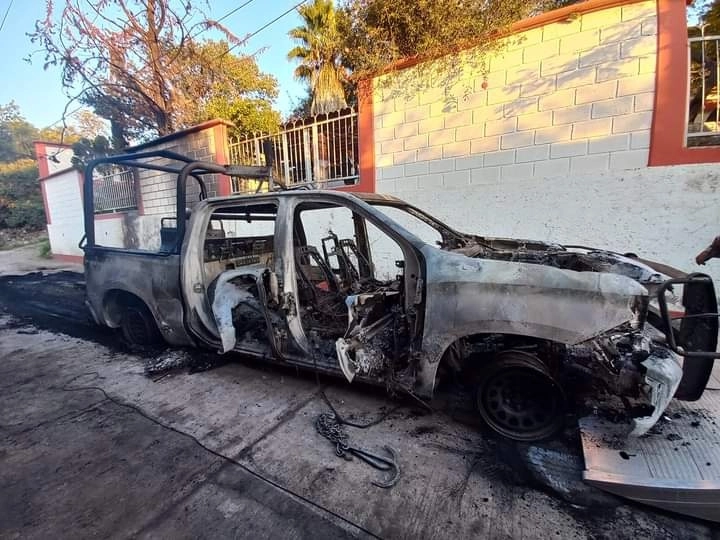 Habitantes de Santa María Ilucán y cooperativistas de Cruz Azul retuvieron a elementos de la GN y quemaron una patrulla de la organización. Foto ‘La Jornada’