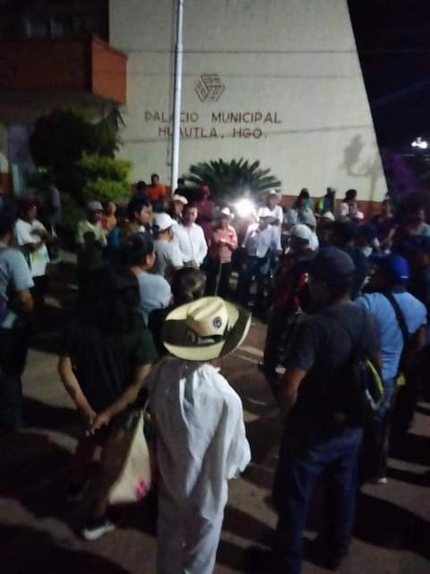 Los pobladores tomaron la alcaldía y retuvieron a funcionarios. Foto Ricardo Montoya