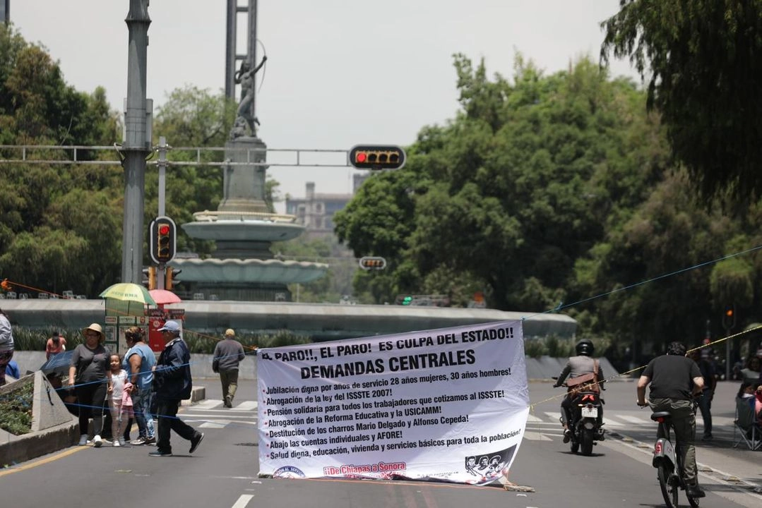 Maestros de la CNTE mantienen bloqueos en diferentes puntos de Paseo de la Reforma, como las glorietas de la Diana Cazadora, del Ángel de la Independencia, de las y los Desaparecidos y el cruce con avenida de Insurgentes, en la Ciudad de México, el 29 de mayo de 2025. Foto 