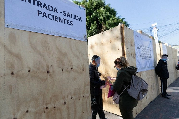 Perspectiva de una de las entradas del Hospital General de México el pasado 05 de abril de 2020. Foto Pablo Ramos