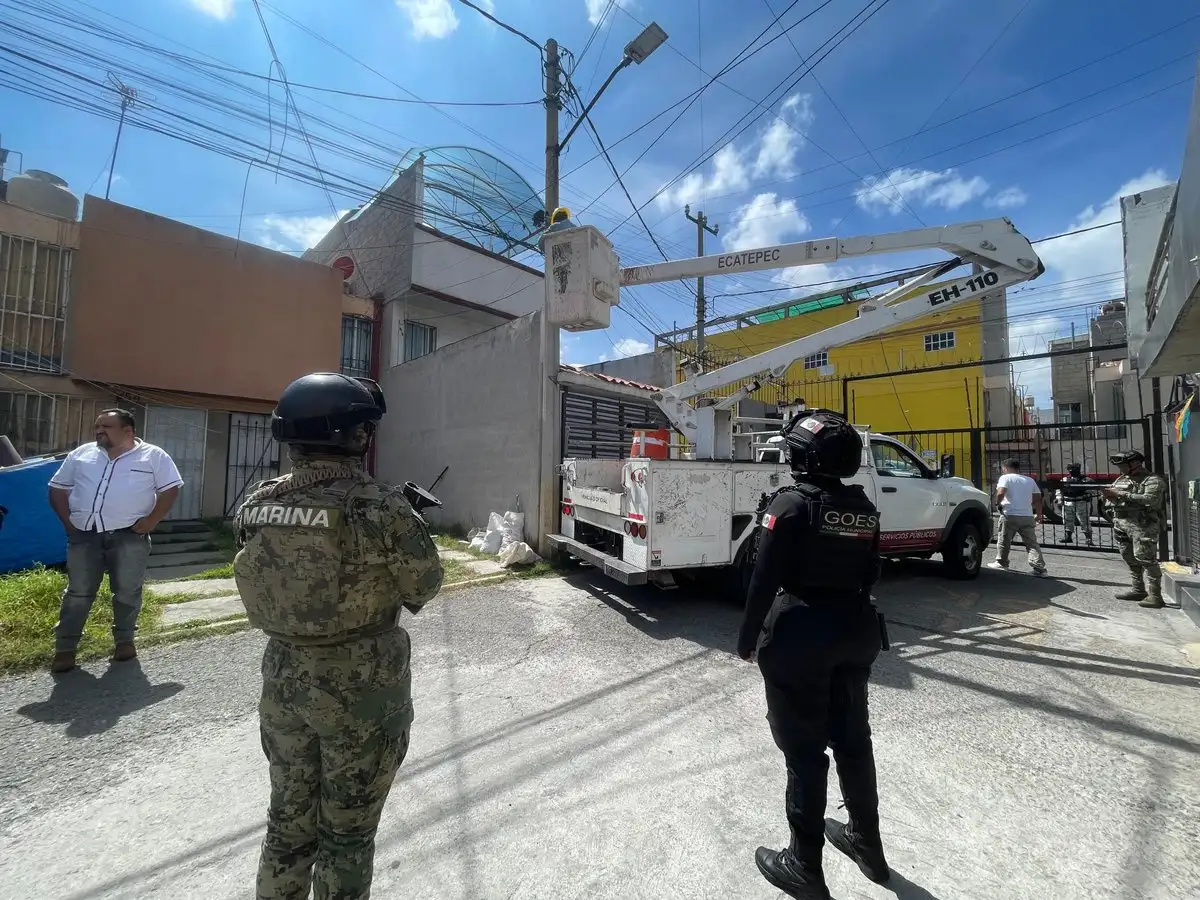 Un total de 37 cámaras de vigilancia irregulares fueron retiradas en un fraccionamiento de Ecatepec, presuntamente controlado por el grupo criminal 'Los 300' Foto