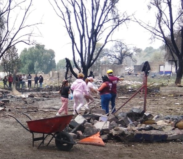 El alcalde informó que, por acuerdo de cabildo, se autorizó de manera inmediata un apoyo económico destinado a las personas afectadas, con el objetivo de atender los daños ocasionados y apoyar al gremio en estos momentos difíciles. Foto 