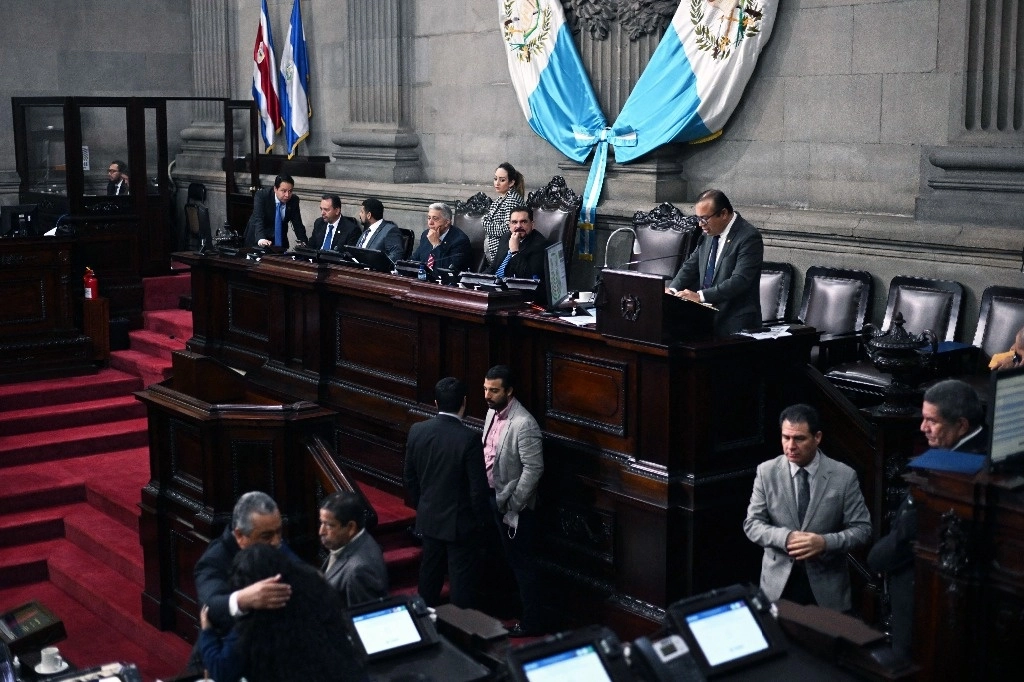 Con  108 votos, los diputados oficialistas y aliados, decidieron quitar inmunidad a cuatro de cinco magistrados electorales de Guatemala. Foto Afp