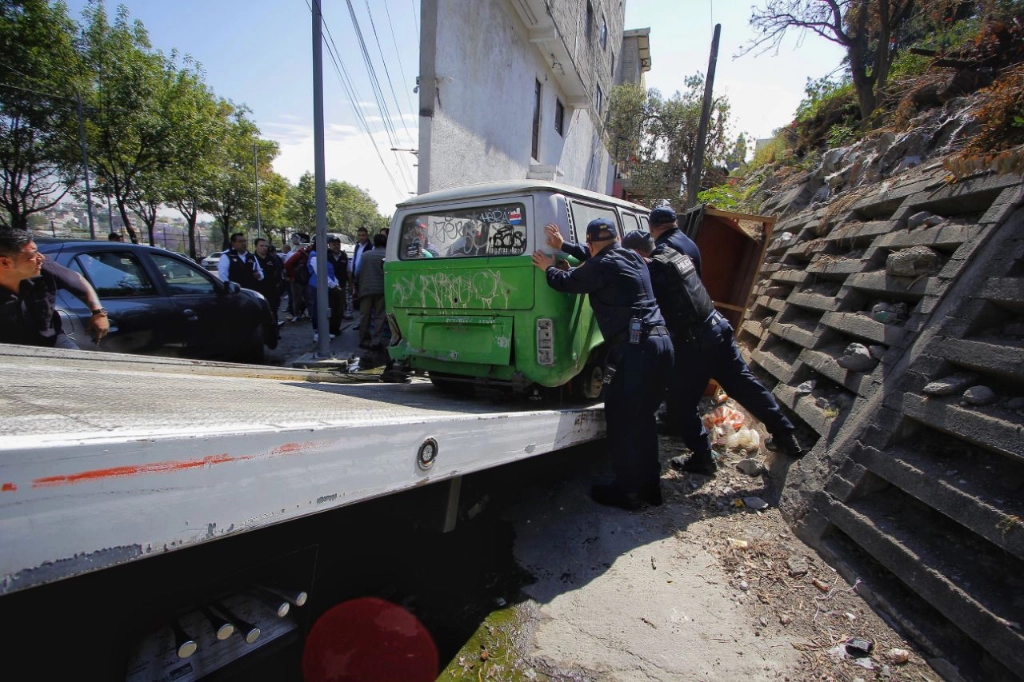 Retiro de autos abandonados en Álvaro Obregón. Foto proporcionada por la alcaldía