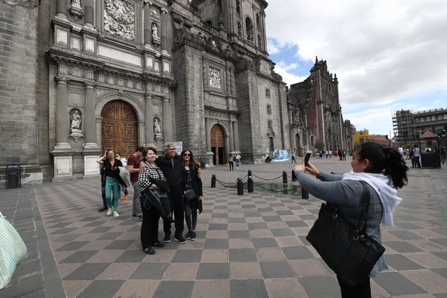 La SRE solicitó mantener los fines de semana largos como una medida para reactivar la economía local. Foto Yazmín Ortega