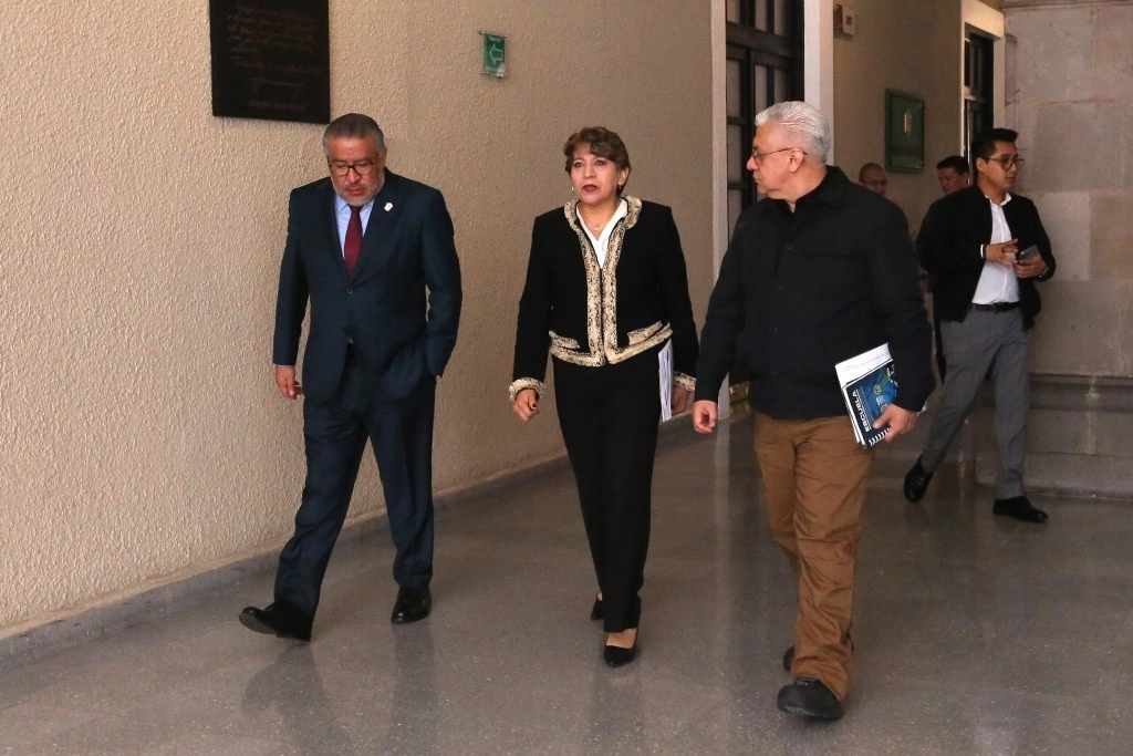 “Aprovecho para decirles que vamos a dar seguimiento  a lo que es la reforma integral de la Constitución, porque vale la pena adecuarla a nuestras necesidades",destacó la gobernadora Delfina Gómez Álvarez. Foto @delfinagomeza