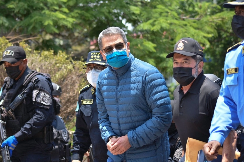De ser declarado culpable, Juan Orlando Hernández, podría ser condenado a cadena perpetua, como lo fue su hermano Juan Antonio "Tony" Hernández. Foto Afp / Archivo
