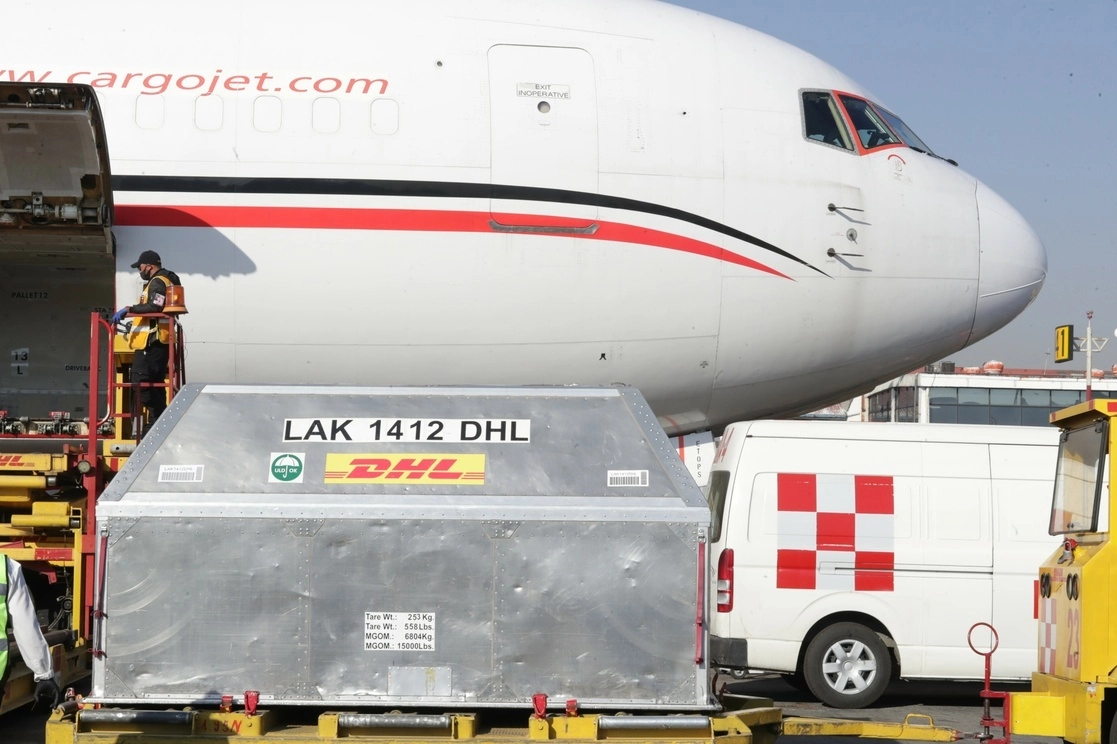 Cargamento con vacunas de Sputnik V recibido en el Aeropuerto Internacional de la Ciudad de México. Foto Roberto García / Archivo 