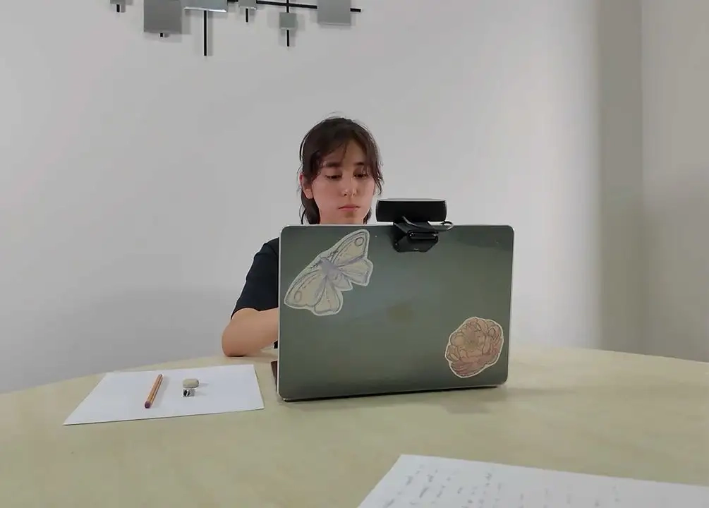 Una joven presenta su examen de ingreso al bachillerato en imagen de archivo. Foto 
