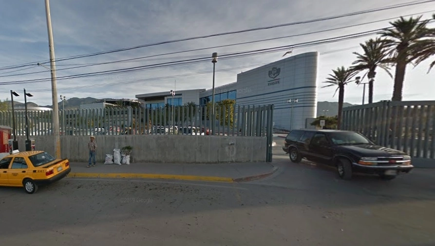 Unos 35 médicos residentes del  Hospital de Alta Especialidad del ISSSTE de Saltillo, Coahuila, resultaron afectados por el retraso en el pago de sus becas. Foto Tomada de Google Street View / Archivo 